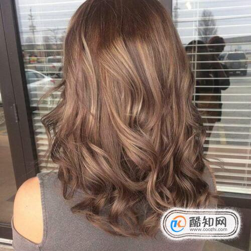 Ƥ���ڵ���Ⱦʲô��ɫ��ͷ���ÿ��԰�����